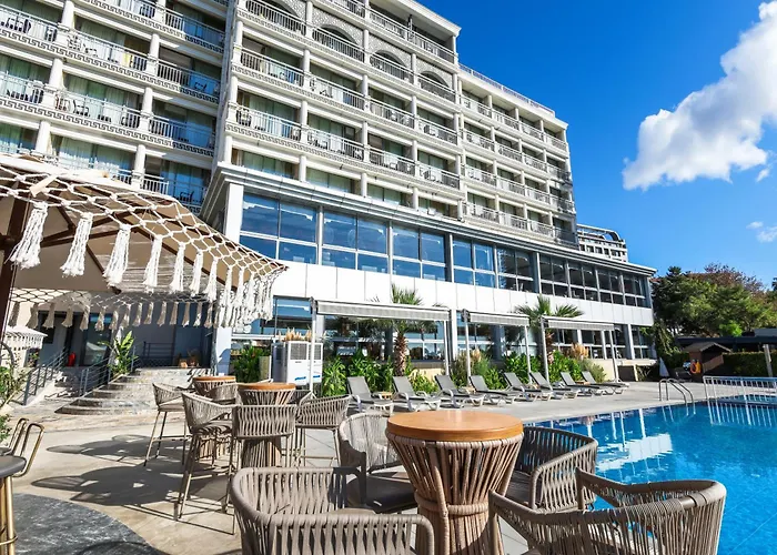 Hotel near College: Lara Otel (Adults Only)